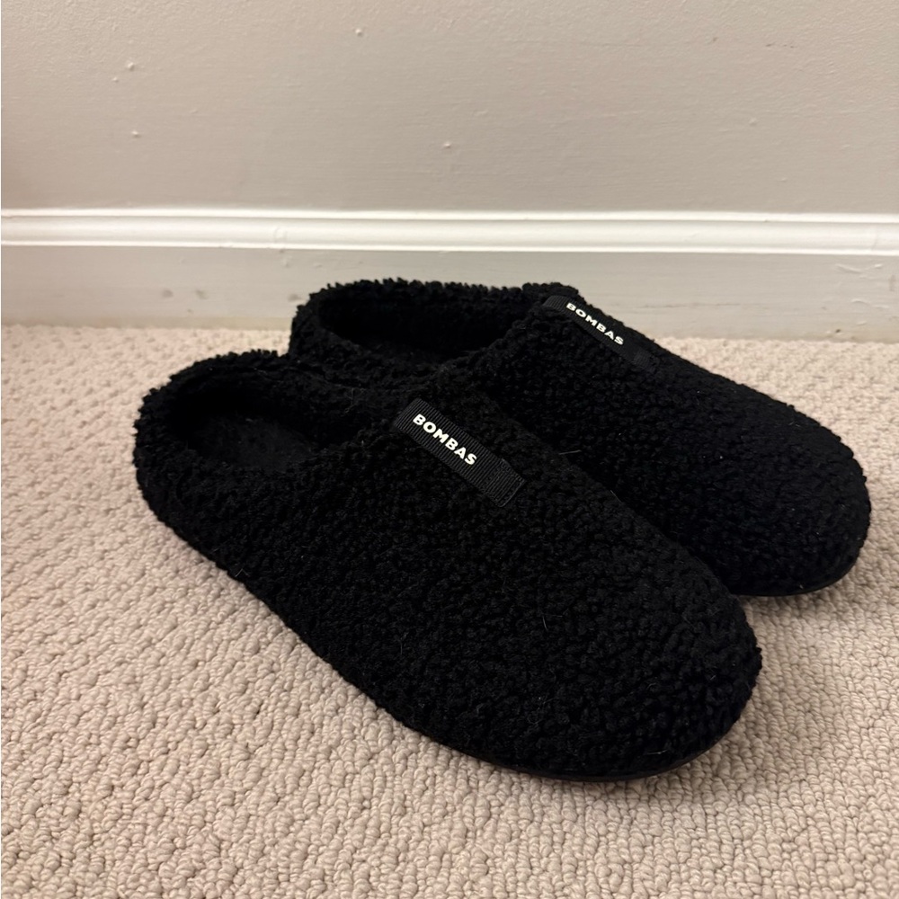 Bombas Cozy Black Slippers Size 10